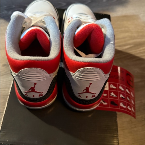 Brand new Air Jordan Retro 3 size 5 (never worn) - Picture 4 of 7